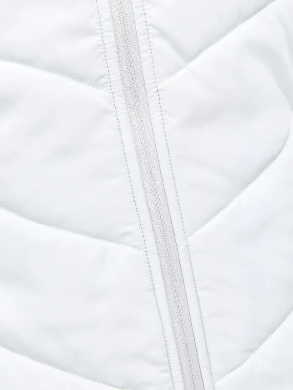 1911001-914000_ADV Explore Hybrid Jacket W_Closeup6.jpg